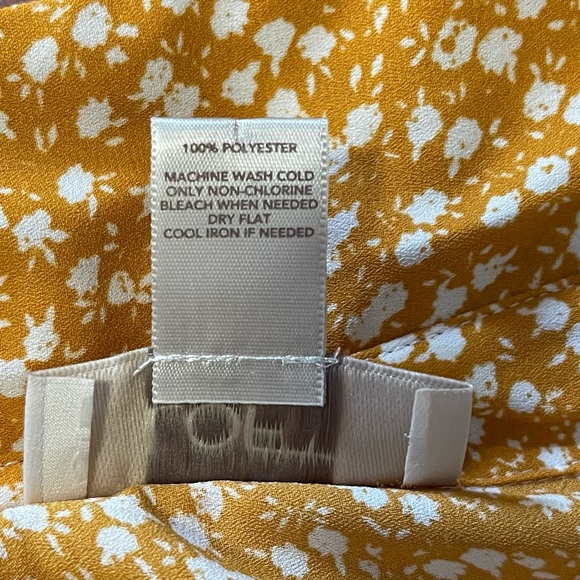 ***SOLD***Pretty flowery blouse***SOLD*** - Picture 6 of 7